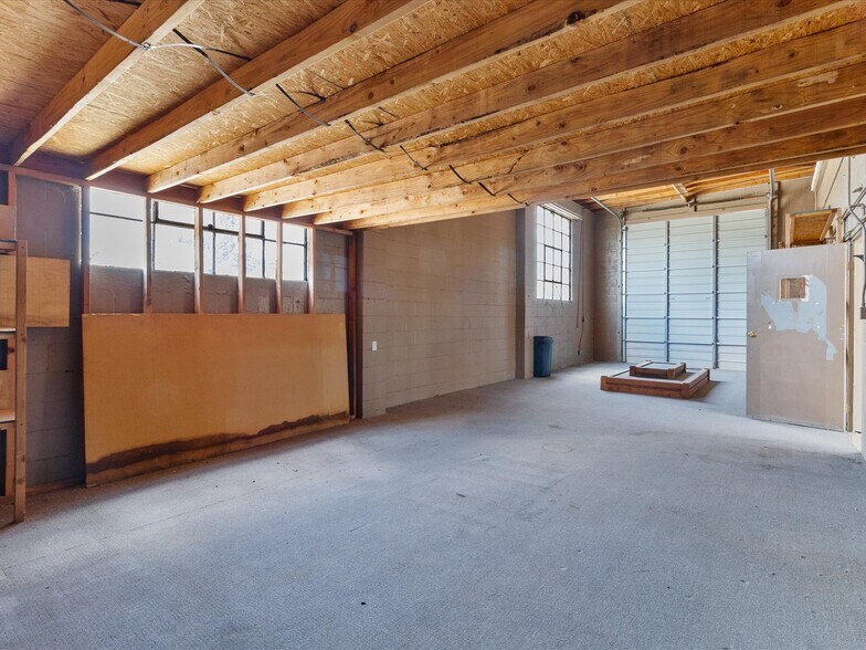 More Photos Of 801 S Green Ave, Purcell Auto Repair For Sale