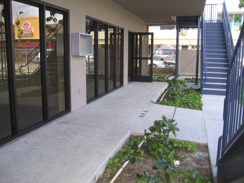 More Photos Of 98-104 Kanuku St, Aiea Storefront Retail Office For Lease