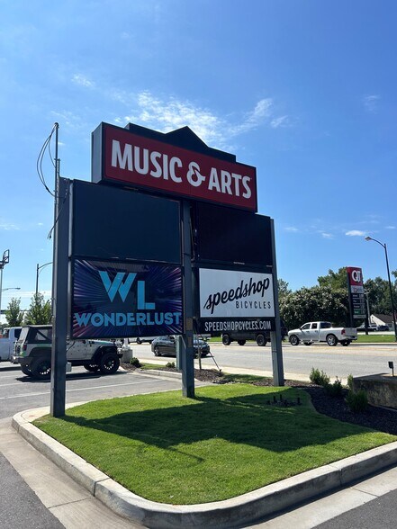 More Photos Of 2902 N Main St, Anderson Freestanding For Lease