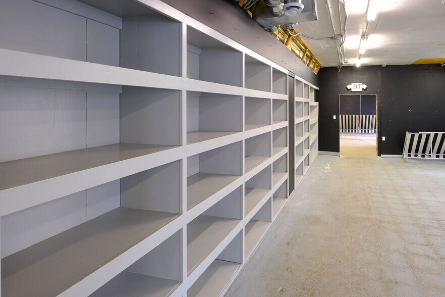 More Photos Of 408 W Main St, Benton Harbor Freestanding For Lease