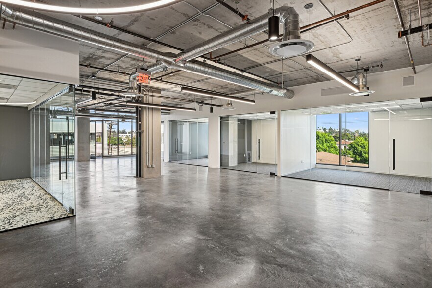 More Photos Of 2922 Crenshaw Blvd, Los Angeles Office For Lease