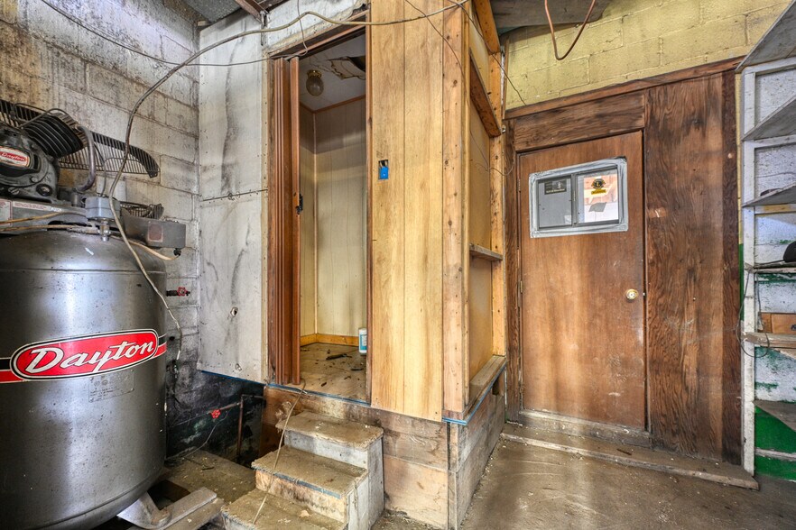 More Photos Of 74 Route 133, Winthrop Flex For Sale