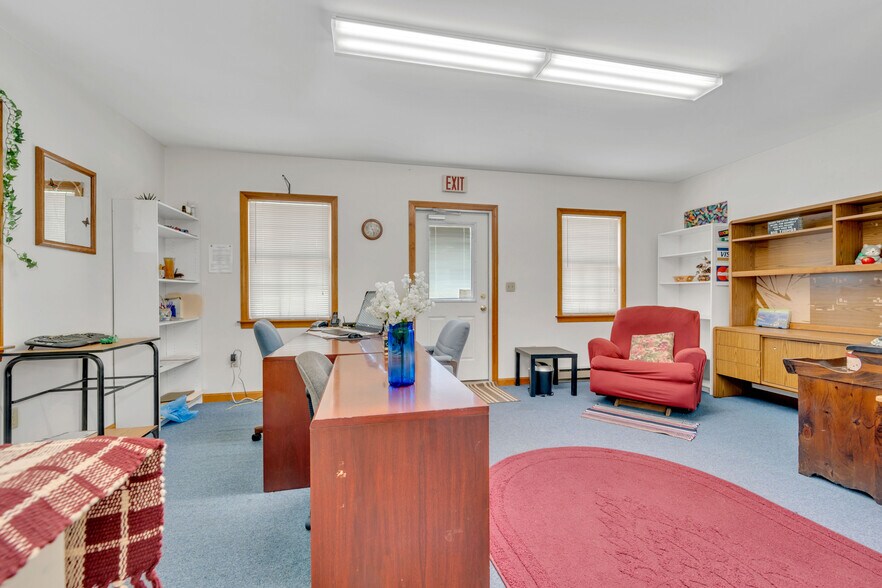 More Photos Of 77 Hancock Rd, Peterborough Flex For Sale