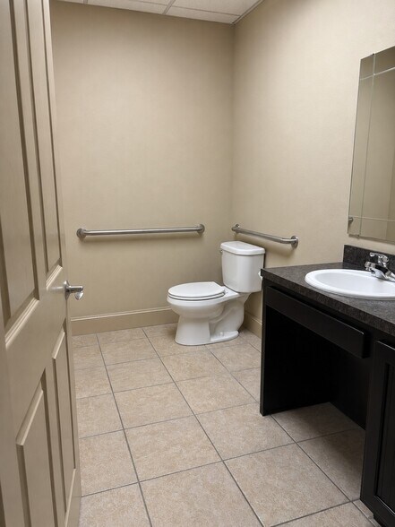 More Photos Of 5777 Sienna Pky, Missouri City Office For Lease