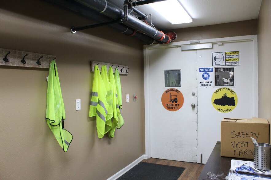 More Photos Of 8101 Fite Rd, Pearland Warehouse For Sale
