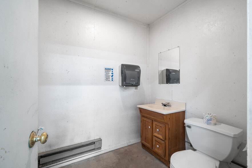 More Photos Of 600 Nathan Ln, Elkhorn Industrial For Lease