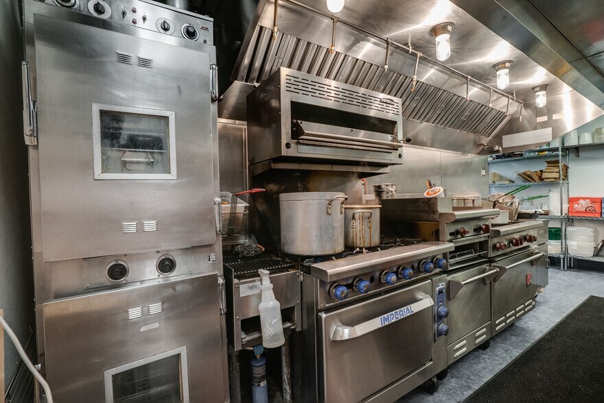 More Photos Of 729 NE 3rd St, Mcminnville Restaurant For Sale