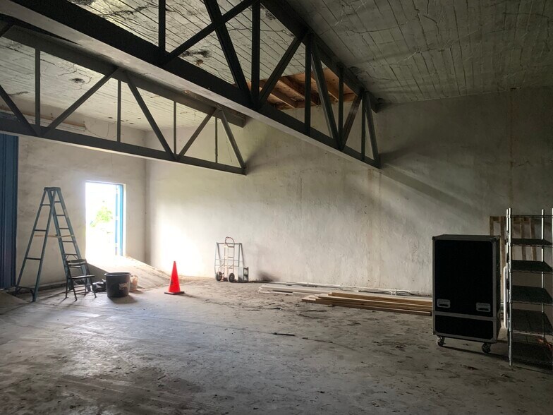 More Photos Of 2208 Dickerson Pike, Nashville Warehouse For Lease