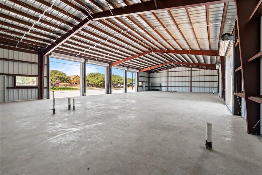More Photos Of 916 Fuqua St, Rockport Industrial For Sale
