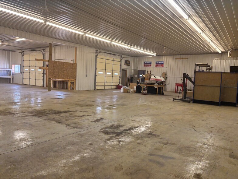 More Photos Of 717 27th St SE, Minot Flex For Lease