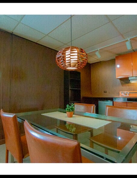 More Photos Of 3533 S Archer Ave, Chicago Office For Lease