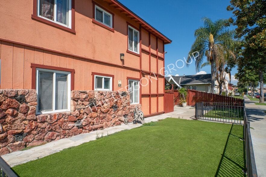 More Photos Of 1125 N Mayfair Ave, Anaheim Apartments For Sale
