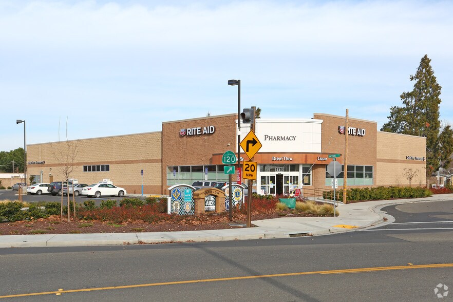 More Photos Of 1710 California St, Escalon Drugstore For Lease