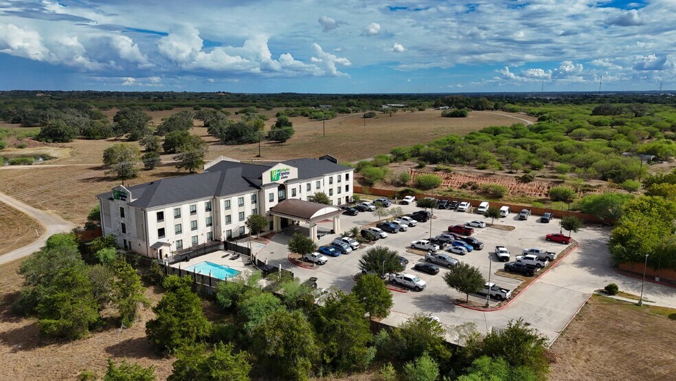 More Photos Of 3371 N Esplanade St, Cuero Hotel For Sale