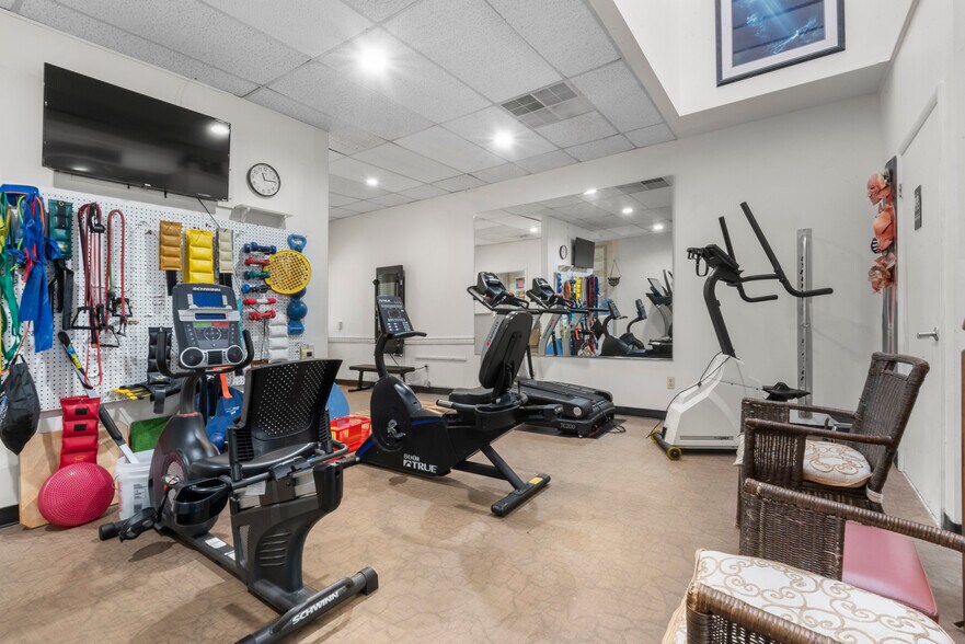 More Photos Of 301-303 Candlewood Cmn, Howell Medical For Lease