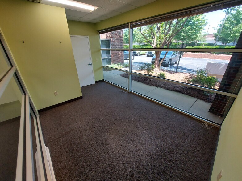 More Photos Of 625 Hutton St, Raleigh Showroom For Lease