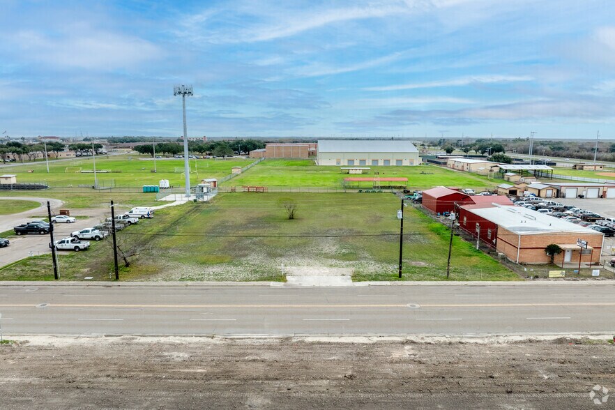 More Photos Of 150 Stadium Dr, Alice Land For Lease