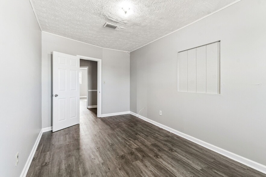 More Photos Of 715 McDuff Ave N, Jacksonville Storefront Retail Residential For Sale