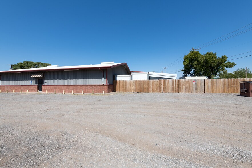 More Photos Of 1402 Old Iowa Park, Wichita Falls Specialty For Lease