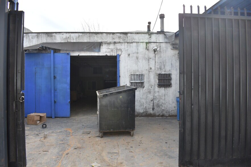 More Photos Of 8614-8616 Mettler St, Los Angeles Industrial For Sale
