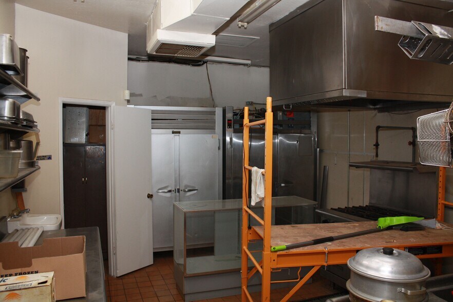 More Photos Of 3008 McHenry Ave, Modesto Restaurant For Lease