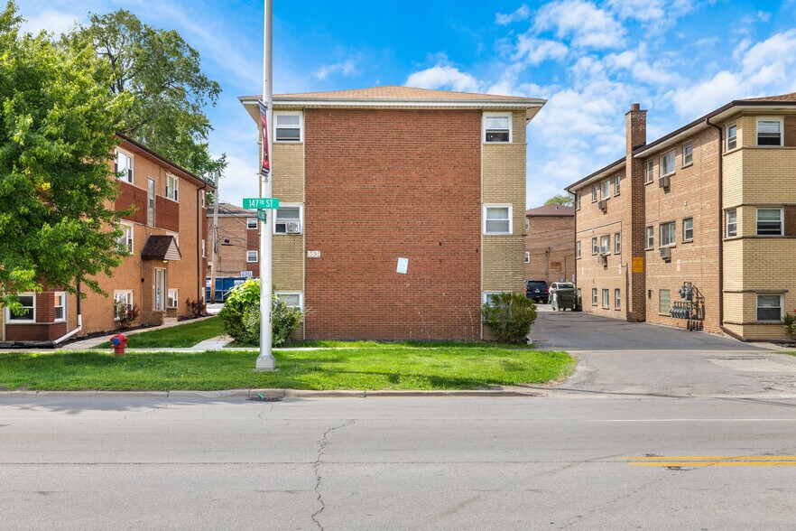 More Photos Of 3631 147th St, Midlothian Apartments For Sale