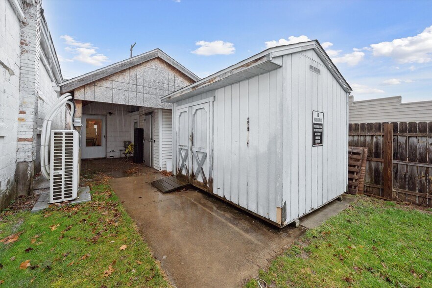 More Photos Of 328 N Main St, Morrice Fast Food For Sale