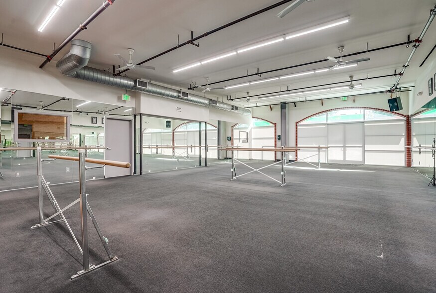 More Photos Of 21747 Erwin St, Woodland Hills Office For Sale