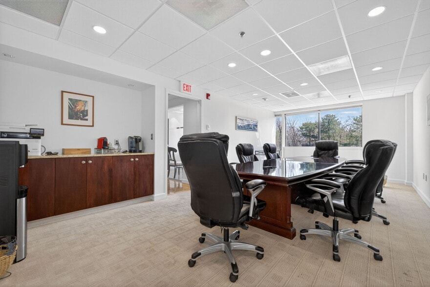 More Photos Of 450 Lexington St, Auburndale Office For Sale