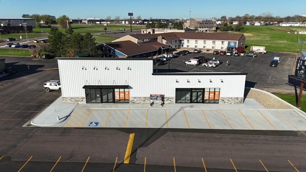 More Photos Of 1425 S Burr St, Mitchell General Retail For Lease