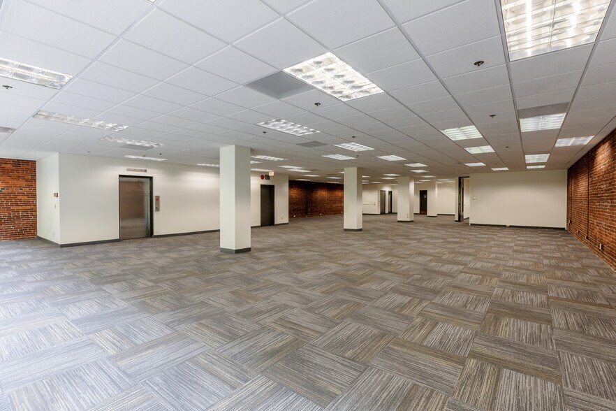More Photos Of 514-518 SW Sixth Ave, Portland Office For Lease