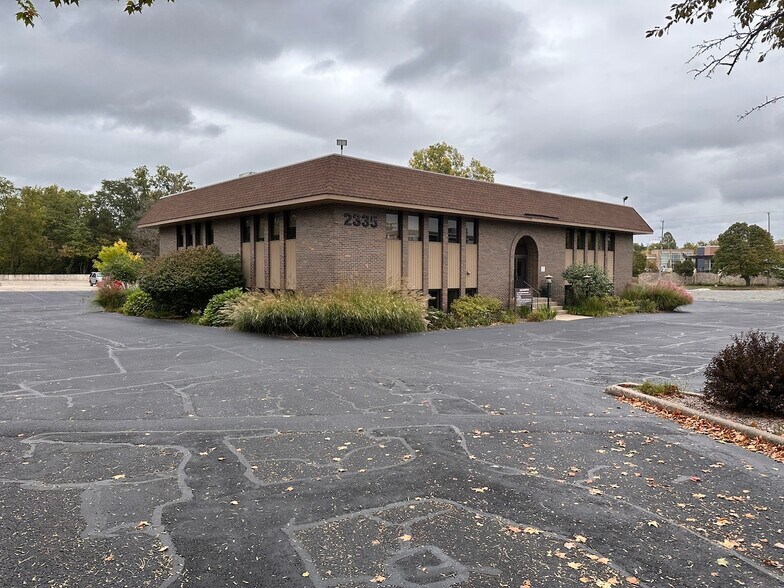 More Photos Of 2335 Burton St Se, Grand Rapids Medical For Lease