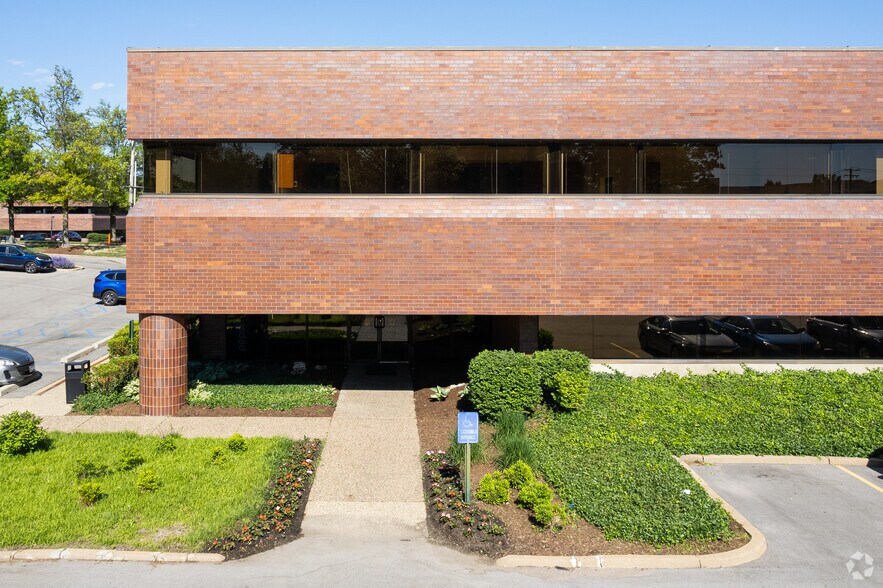 More Photos Of 605 Old Ballas Rd, Creve Coeur Medical For Lease