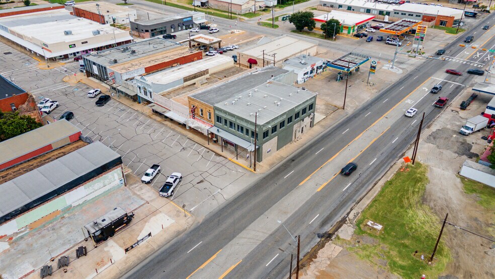 More Photos Of 102 W 4th St, Hearne Storefront For Sale