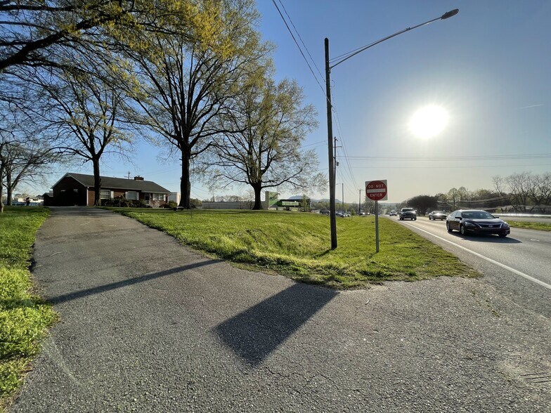 More Photos Of 2525 W Franklin Blvd, Gastonia Office For Sale