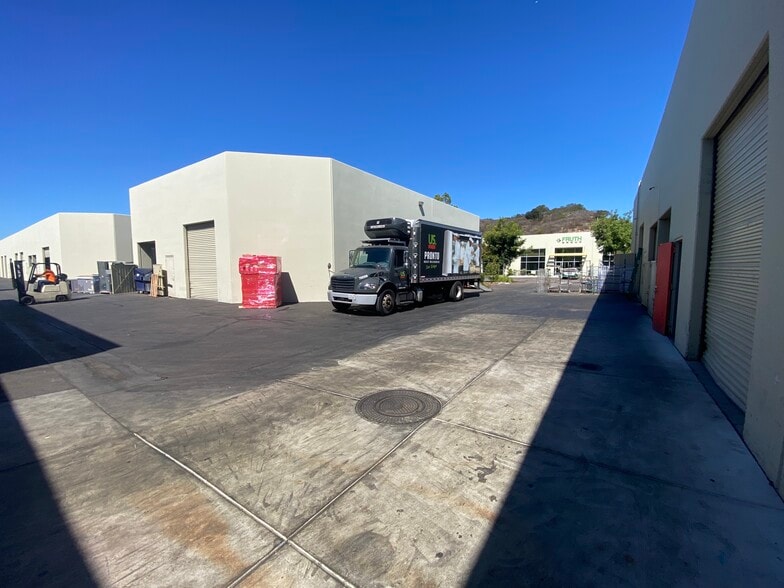 More Photos Of 2379 La Mirada Dr, Vista Warehouse For Lease