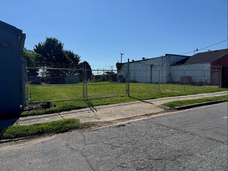 More Photos Of 659 S Spring St, Greensboro Land For Lease