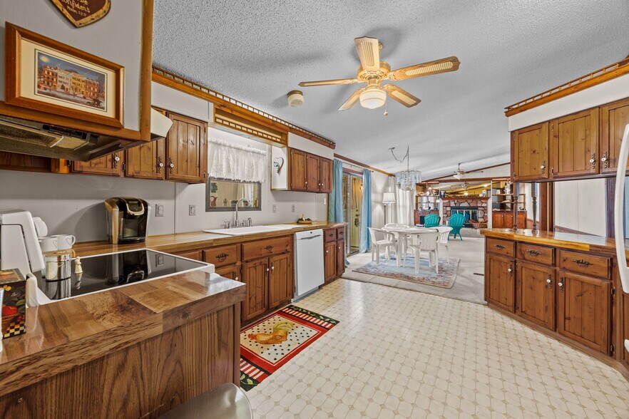 More Photos Of 2556 Ocean Hwy W, Shallotte Specialty For Sale