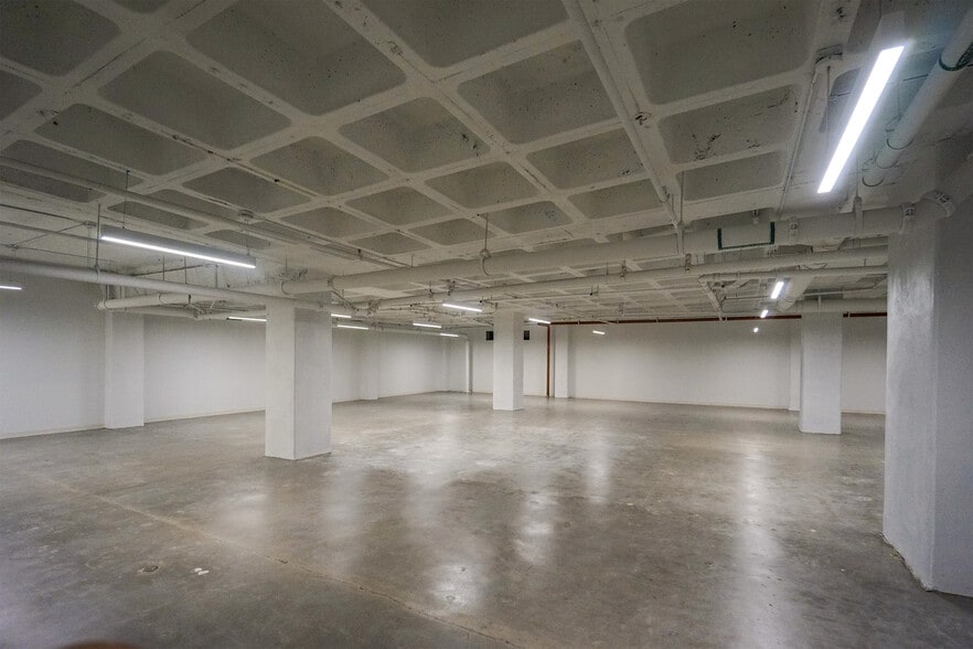 More Photos Of 8899 Beverly Blvd, West Hollywood Apartments For Lease