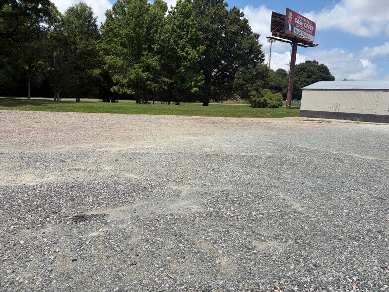 More Photos Of 614 Broome Rd, Greensboro Warehouse For Lease