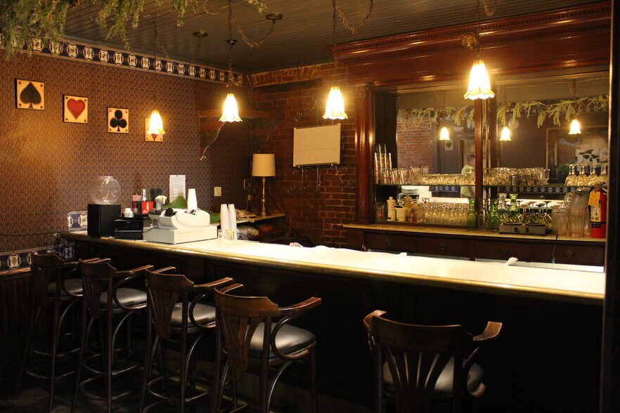 More Photos Of 210 Commercial Way, Jefferson City Flex For Sale