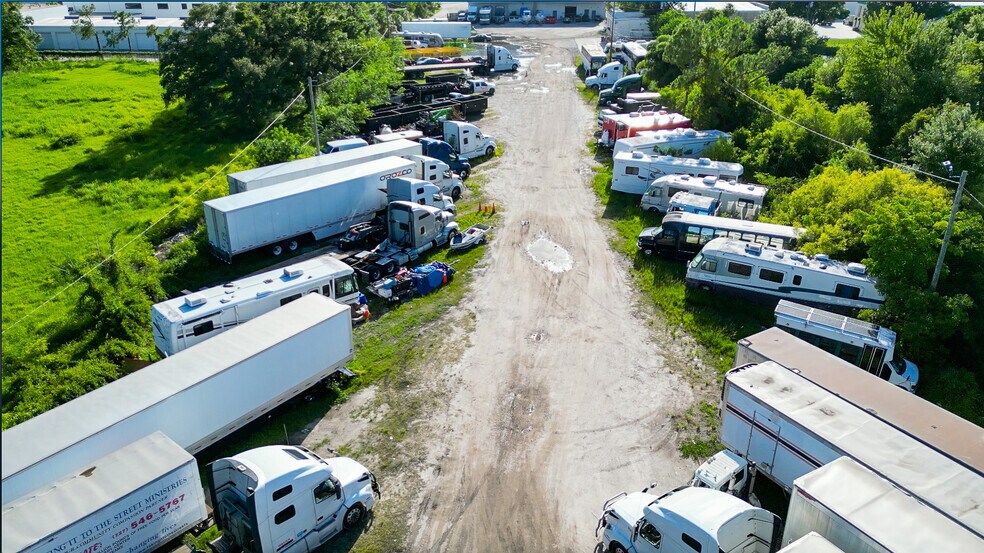 More Photos Of 13755 U.S. Highway 19 N, Clearwater Warehouse For Lease