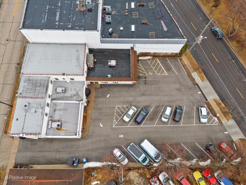 More Photos Of 2109-2119 Green Bay Rd, Highland Park Storefront Retail Residential For Sale