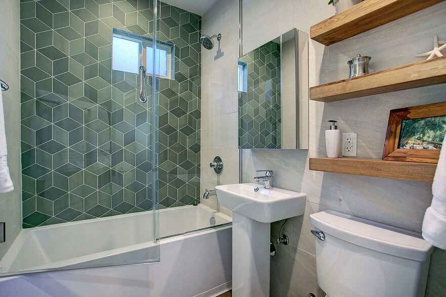 More Photos Of 634 Westminster Ave, Venice Apartments For Sale