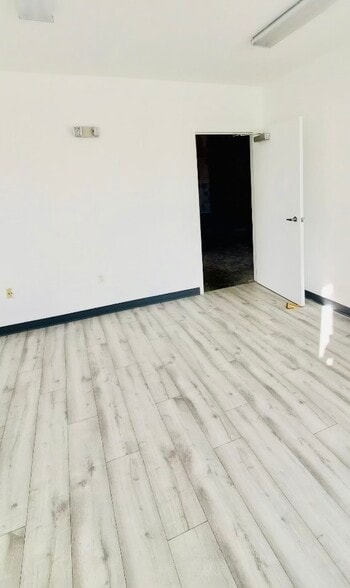 More Photos Of 15075 SW 137th St, Miami Warehouse For Lease