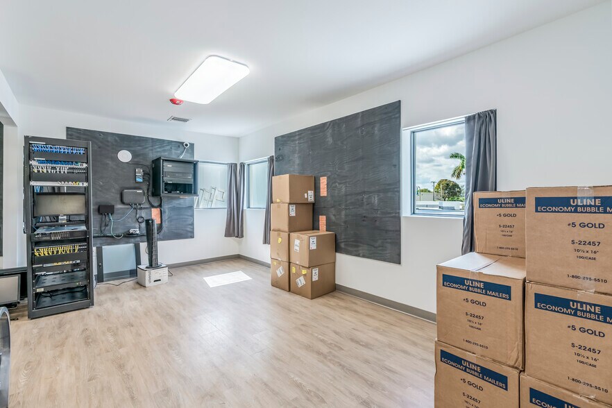 More Photos Of 1014 N Dixie Hwy, Lake Worth Beach Loft Creative Space For Sale