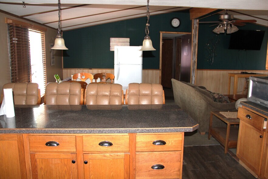 More Photos Of 720 S Main St, Kimball Hotel For Sale