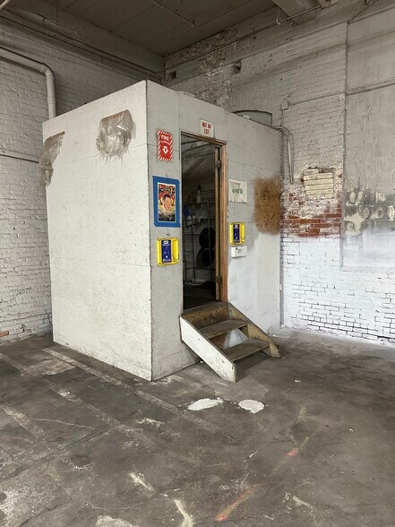 More Photos Of 7 Dunnell Ln, Pawtucket Warehouse For Lease