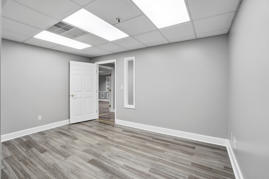 More Photos Of 4753-4759 Cornell Rd, Blue Ash Medical For Sale