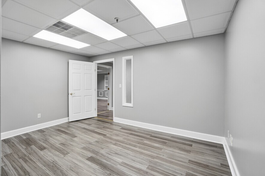 More Photos Of 4753-4759 Cornell Rd, Blue Ash Medical For Sale